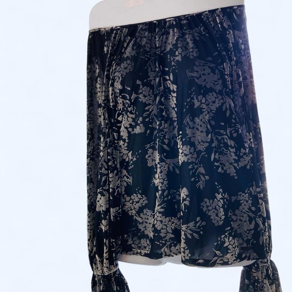 Badgley Mishka Black and Gray Floral shiny velour Women's off shoulder blouse M